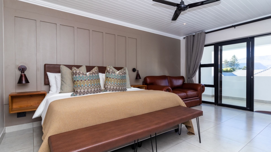 9 Bedroom Property for Sale in Westcliff Western Cape